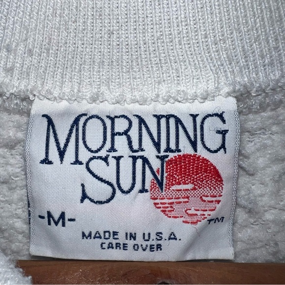 Vintage 90’s Morning Sun Grannycore Cottagecore Gray Farm Scene Sweatshirt USA M - Picture 9 of 13